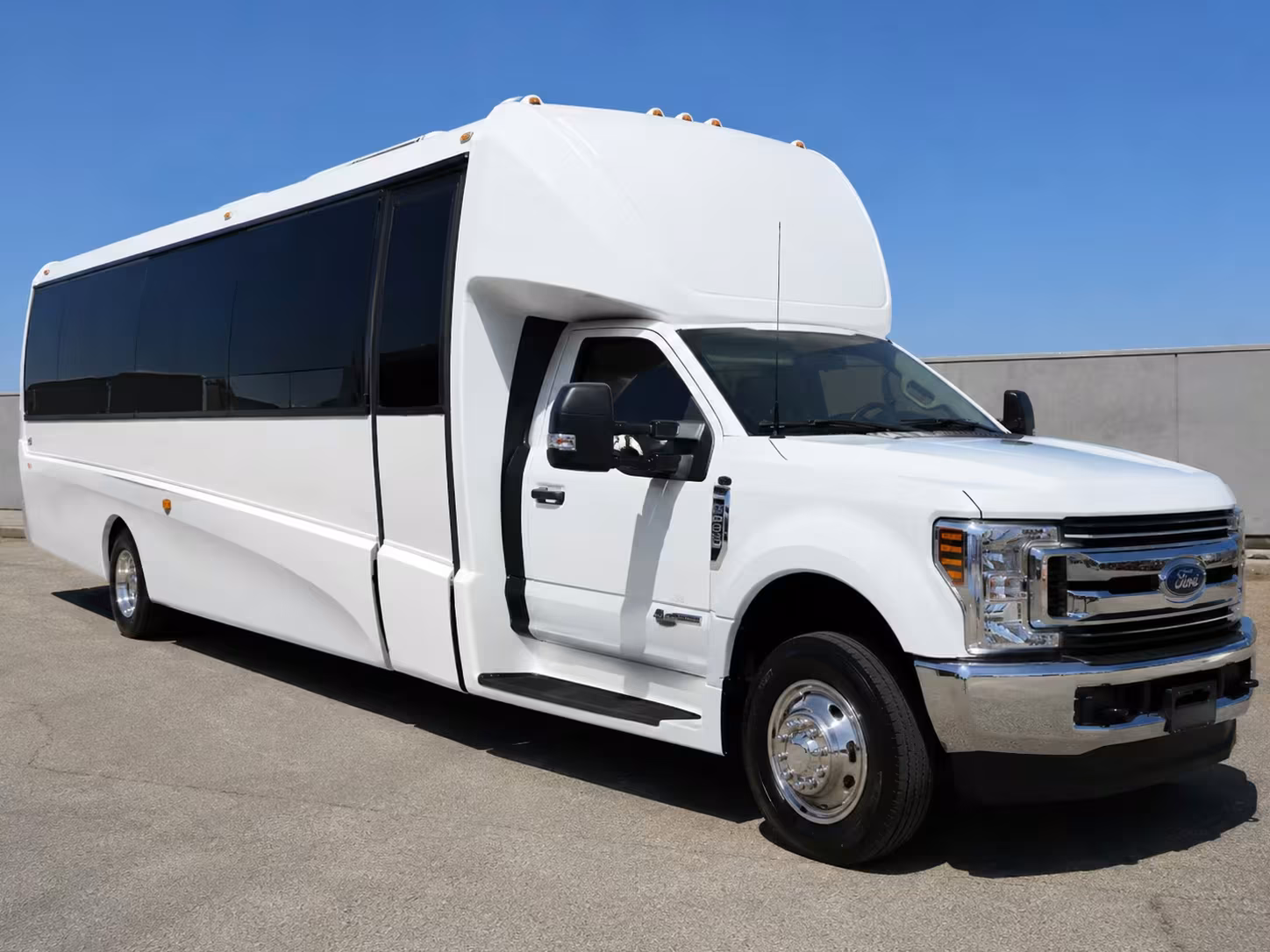 apple valley minibus rentals for festival season
